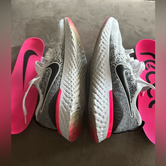 Nike Epic React Hot Pink Black White Womens Sz 9 - Picture 4 of 6
